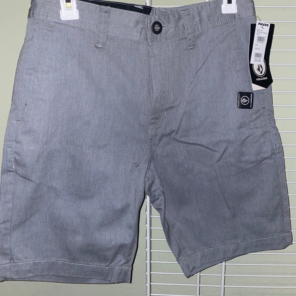 Volcom NWT size 28 shorts